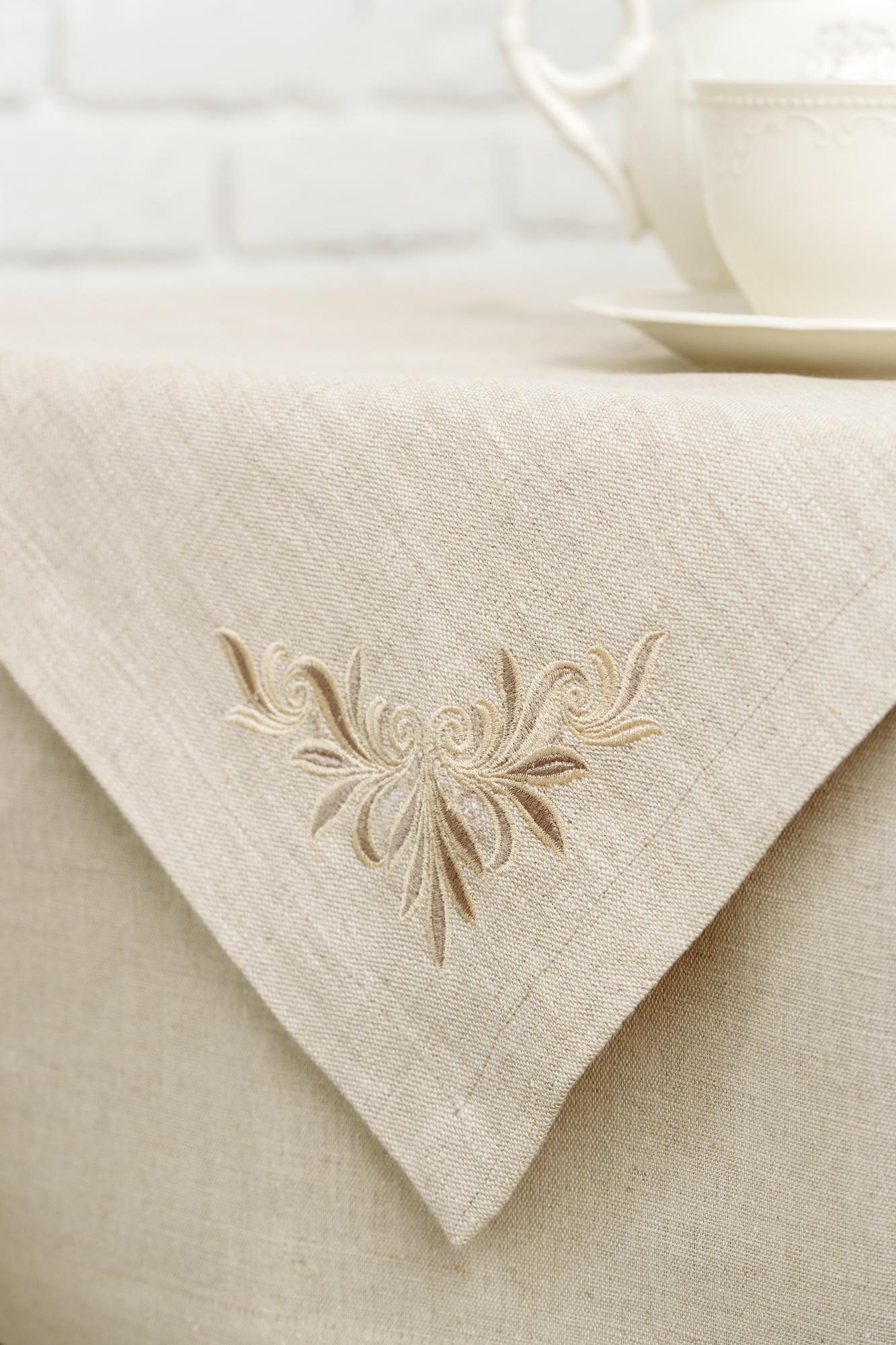 Monogramm auf Leinenserviette in Goldfaden