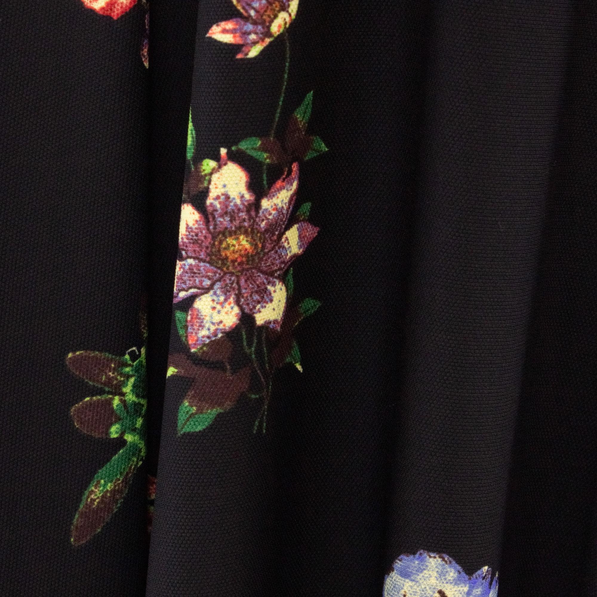 Lehrlingsarbeit: floraler Stick auf Samt